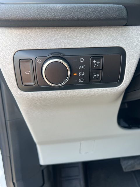 Vehicle image 10 of 30