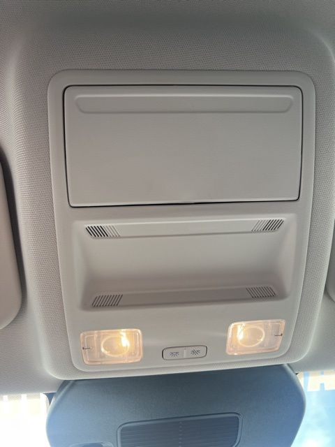 Vehicle image 18 of 30