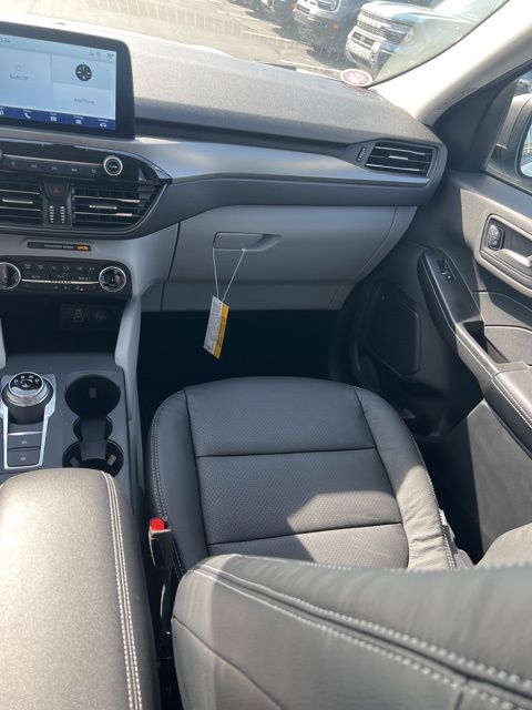 Vehicle image 24 of 30