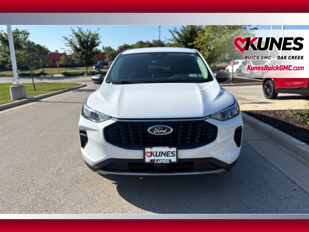 2024 Ford Escape Active Image 2 of 25