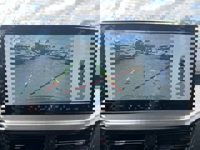 Vehicle image 23 of 28