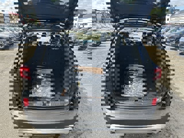 Vehicle image 16 of 28