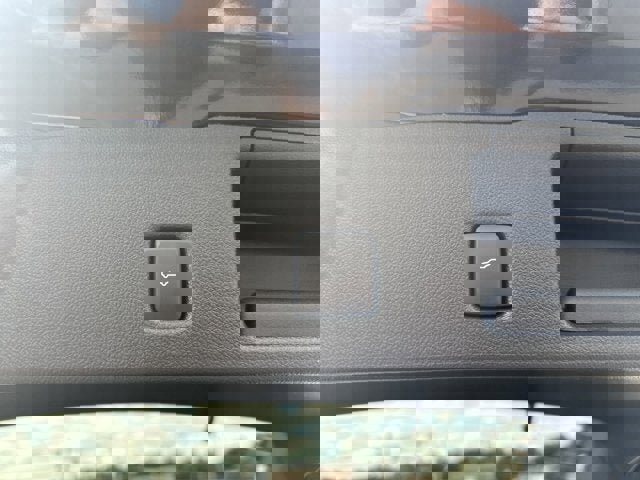 Vehicle image 17 of 28