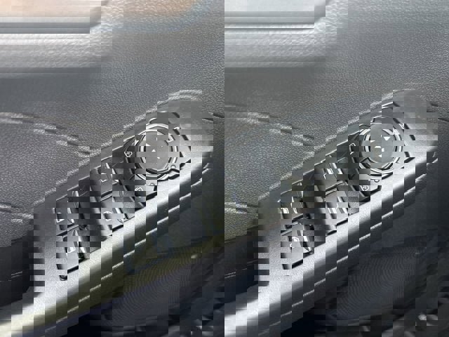 Vehicle image 18 of 28