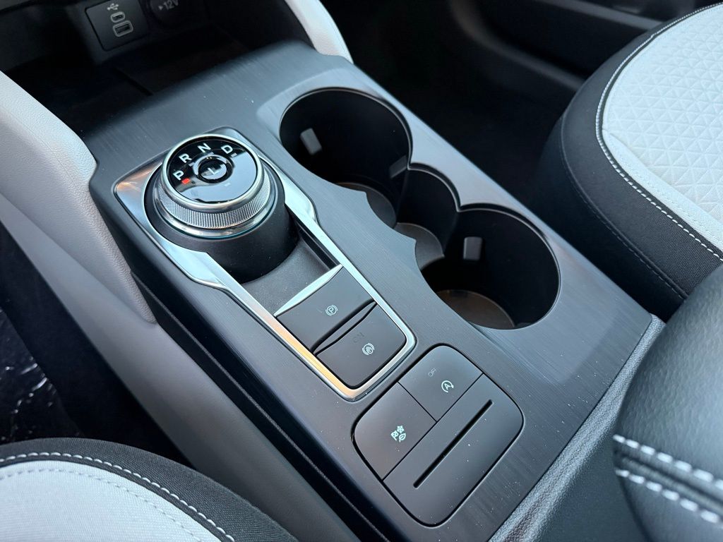 Vehicle image 35 of 46