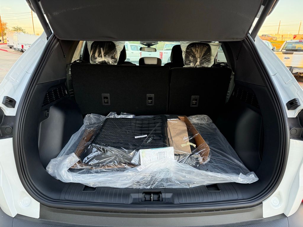 Vehicle image 41 of 46