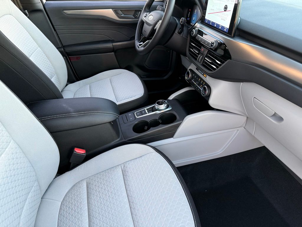 Vehicle image 43 of 46