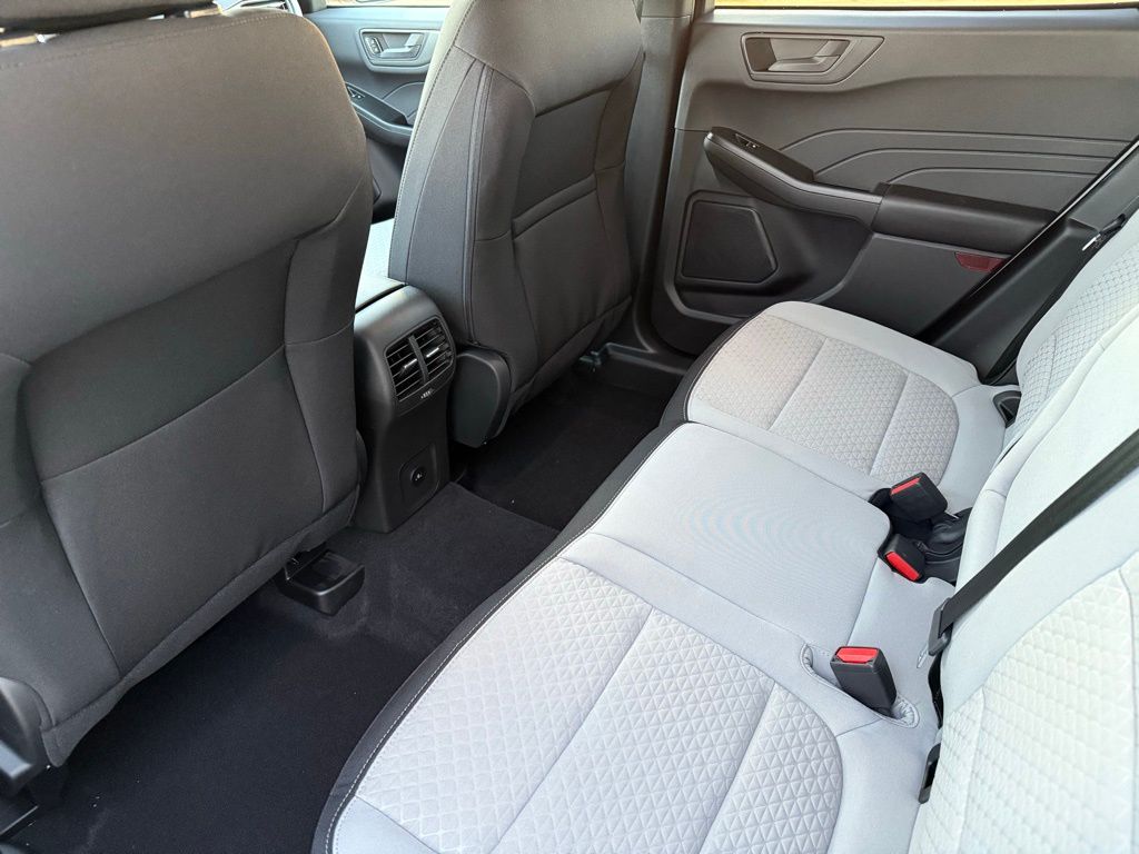 Vehicle image 40 of 46