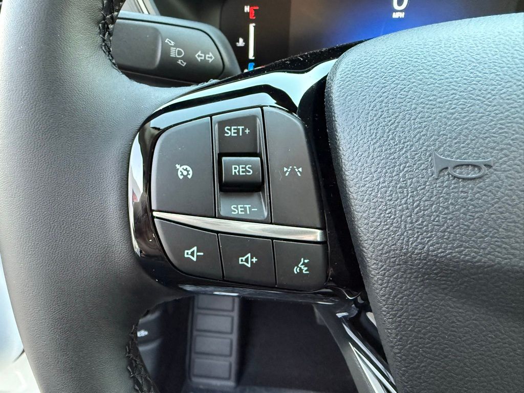 Vehicle image 32 of 46