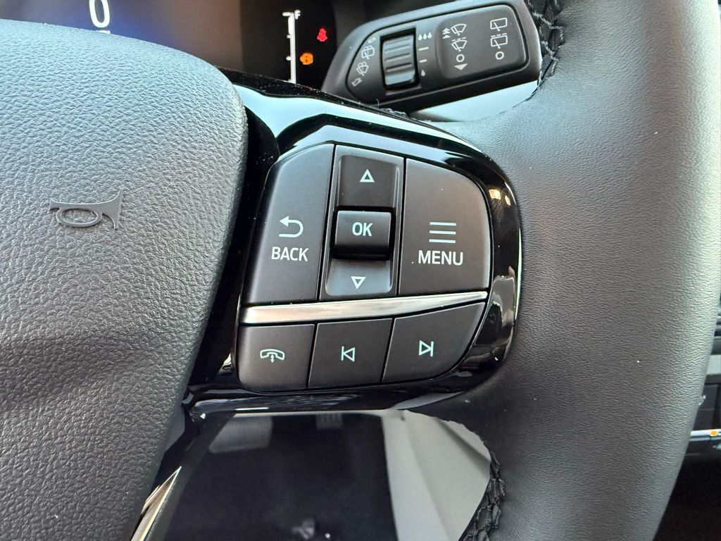 Vehicle image 33 of 46