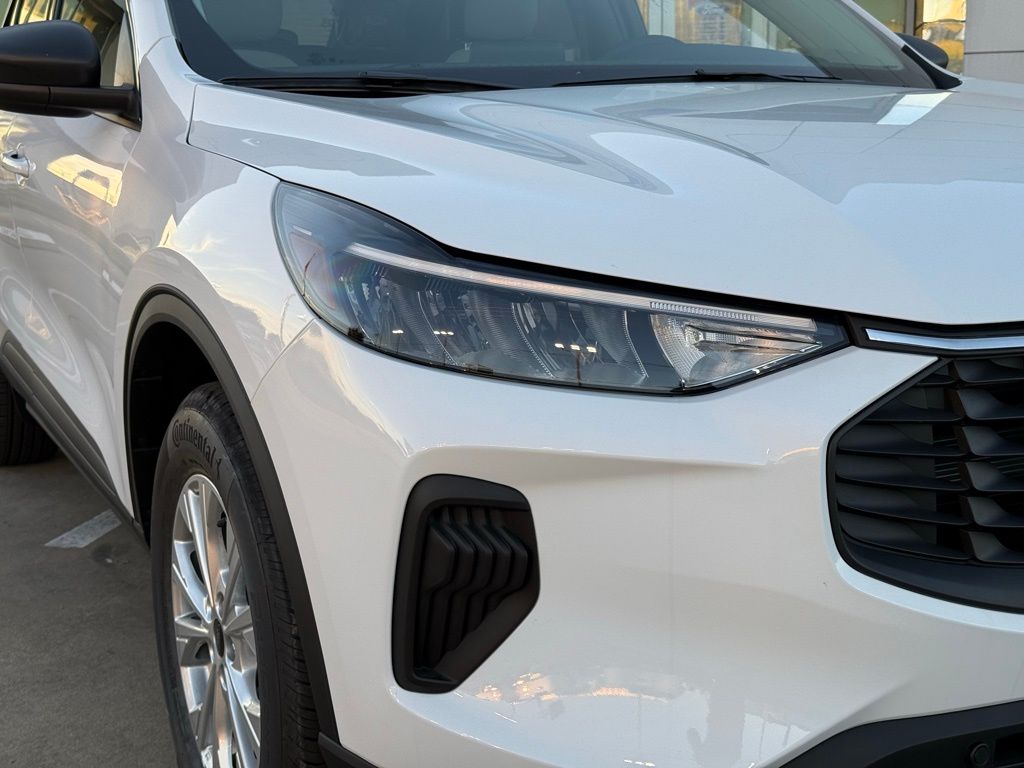 Vehicle image 27 of 46