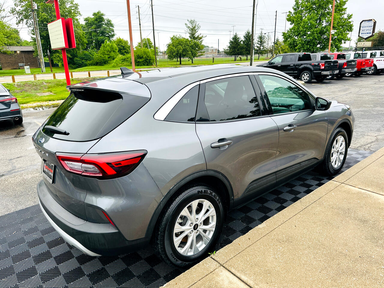 Vehicle image 9 of 48