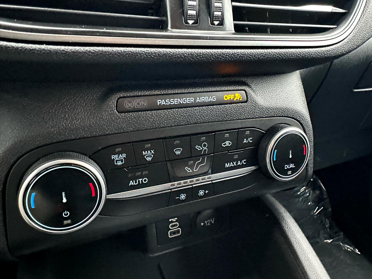 Vehicle image 33 of 48