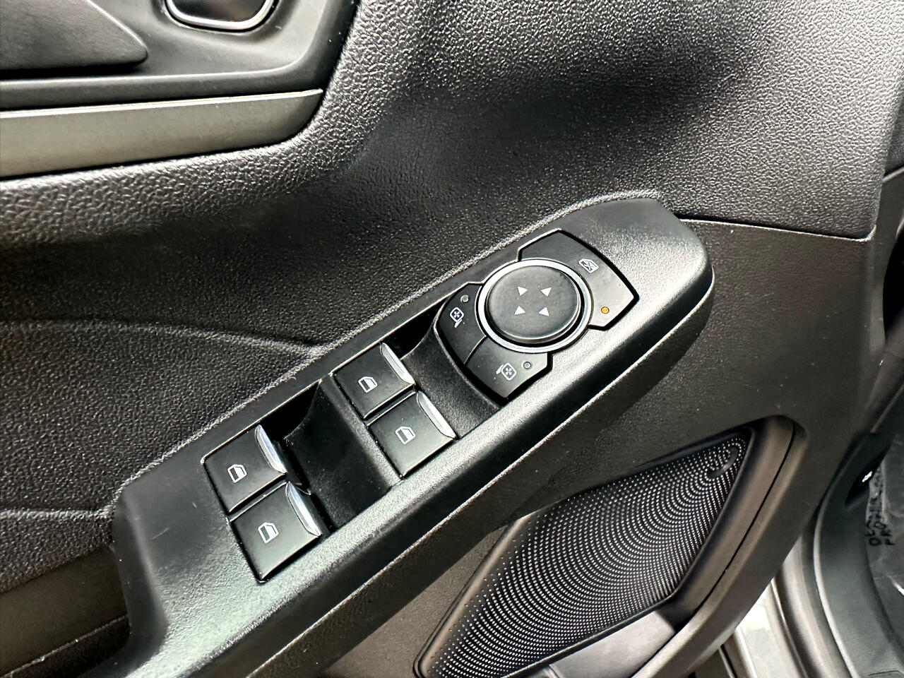 Vehicle image 37 of 48