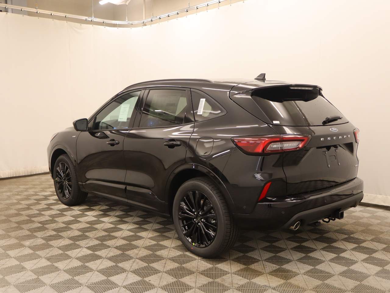 2024 Ford Escape ST-Line Elite Image 3 of 18