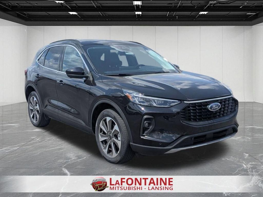 2024 Ford Escape Platinum Image 3 of 34