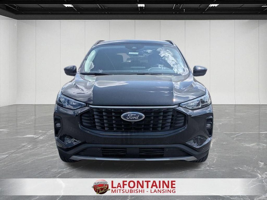 2024 Ford Escape Platinum Image 2 of 34