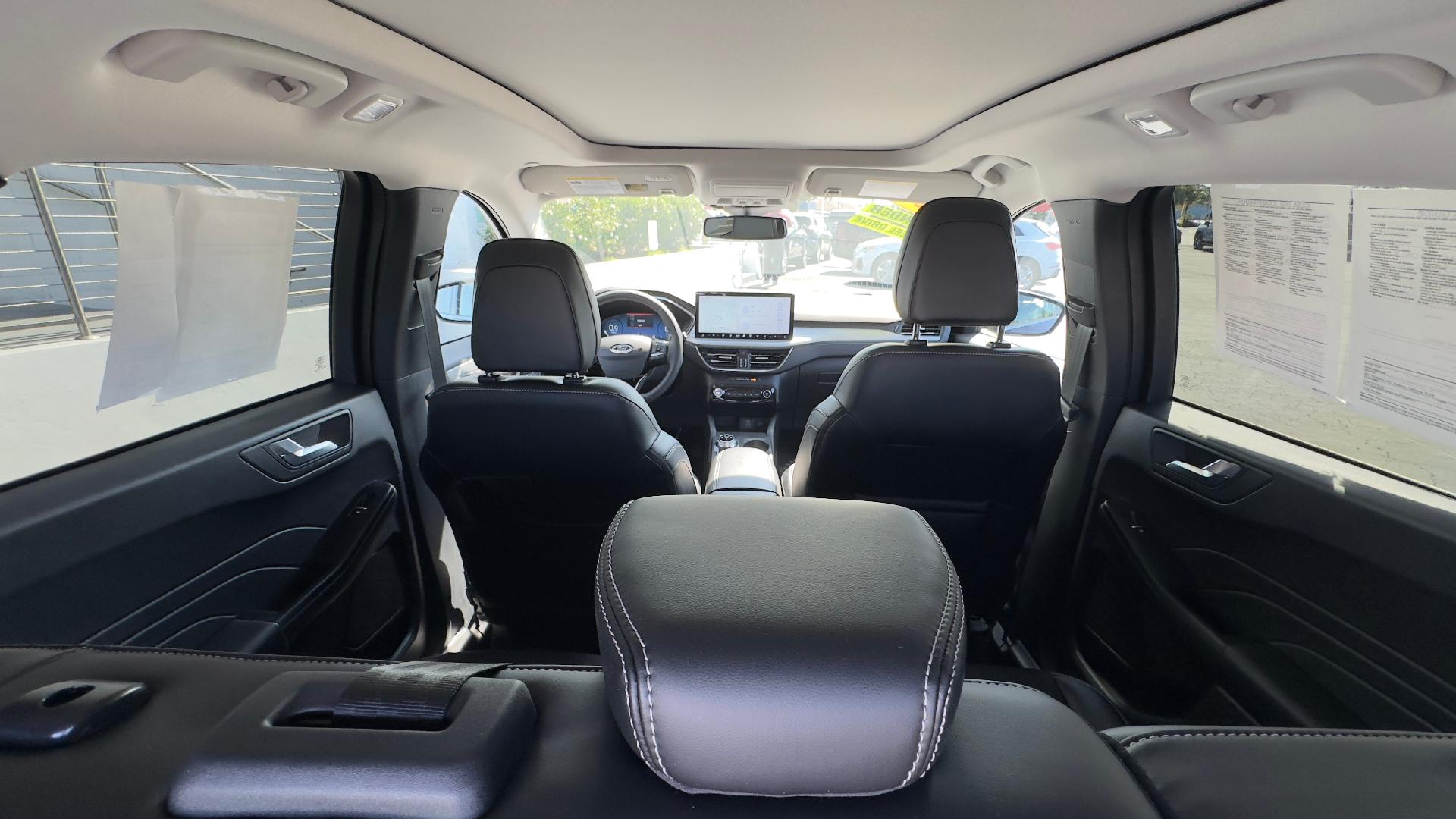 Vehicle image 72 of 98