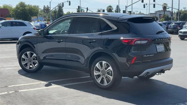 Vehicle image 32 of 98