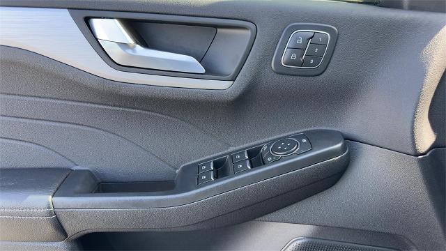 Vehicle image 60 of 98