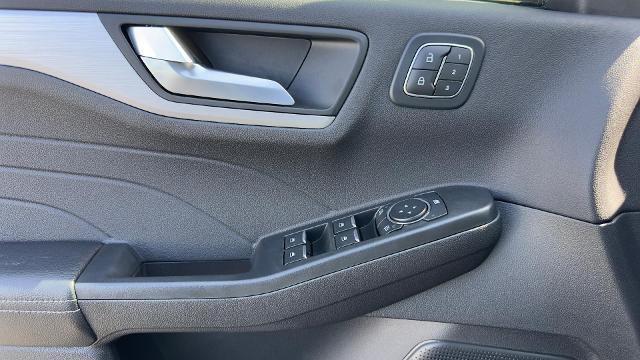 Vehicle image 61 of 98