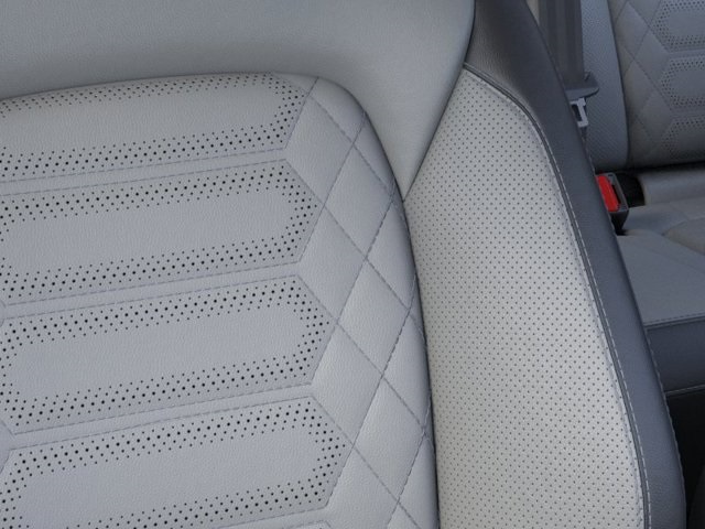 Vehicle image 16 of 23