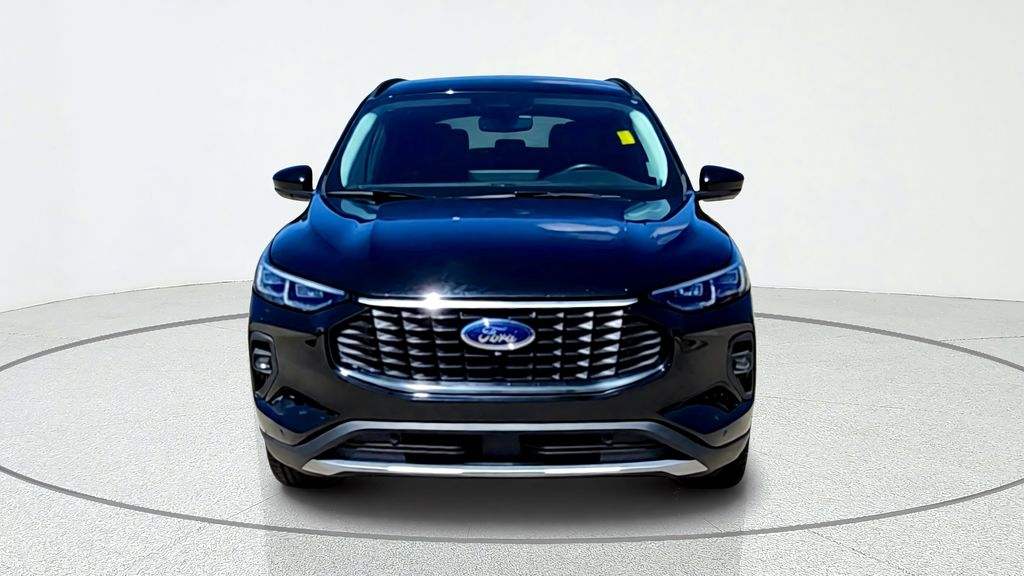 2024 Ford Escape Platinum Image 2 of 41