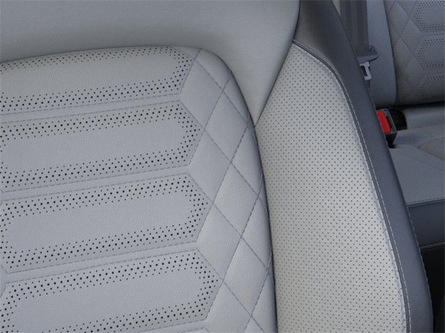 Vehicle image 16 of 23