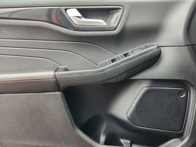 Vehicle image 15 of 21