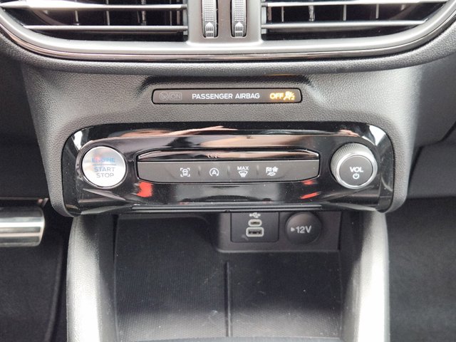 Vehicle image 13 of 21