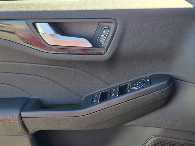 Vehicle image 17 of 21