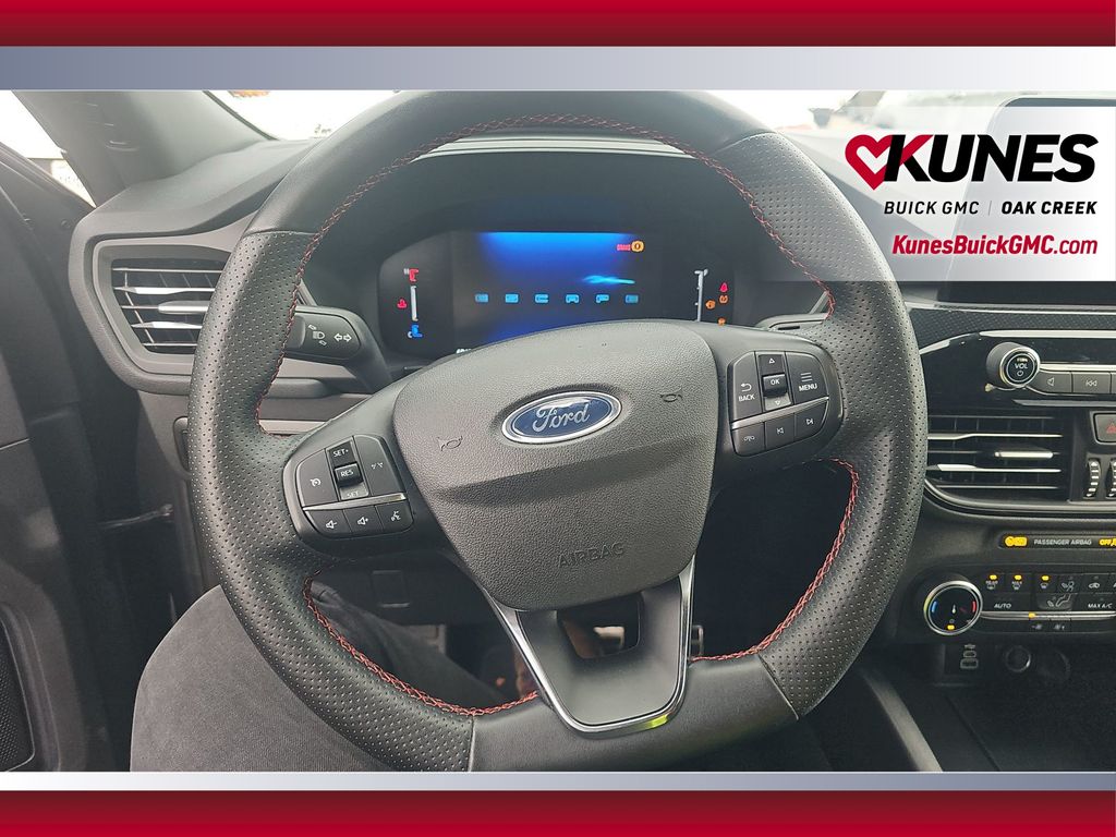2024 Ford Escape ST-Line Image 21 of 25