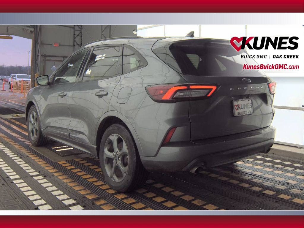2024 Ford Escape ST-Line Image 9 of 25