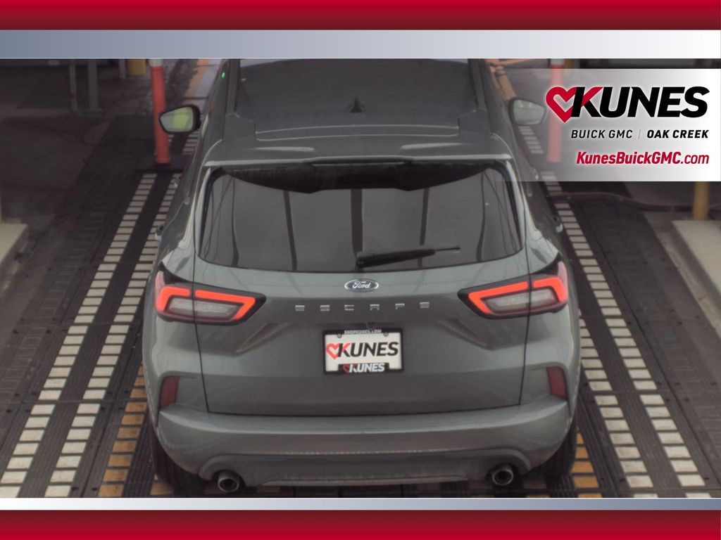 2024 Ford Escape ST-Line Image 14 of 25