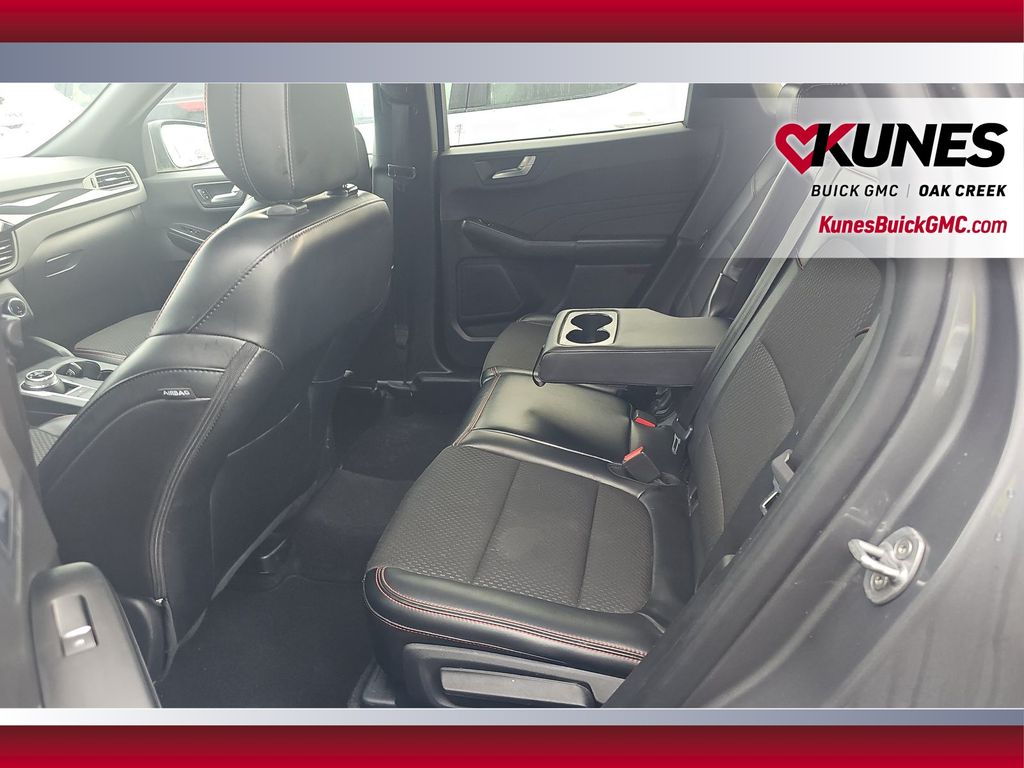 2024 Ford Escape ST-Line Image 17 of 25