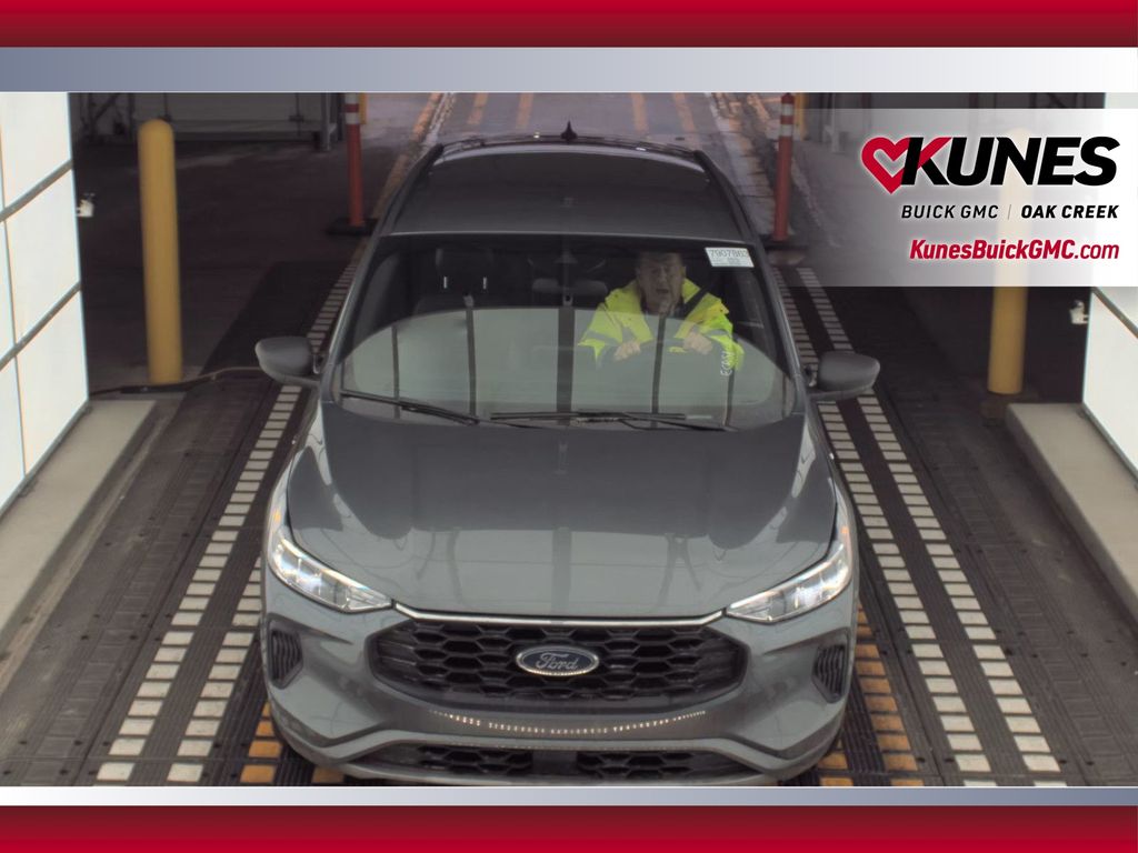 2024 Ford Escape ST-Line Image 15 of 25