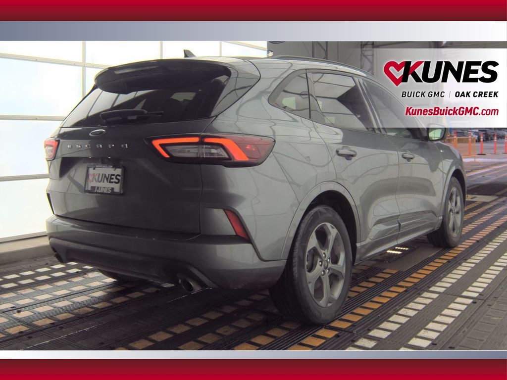 2024 Ford Escape ST-Line Image 7 of 25