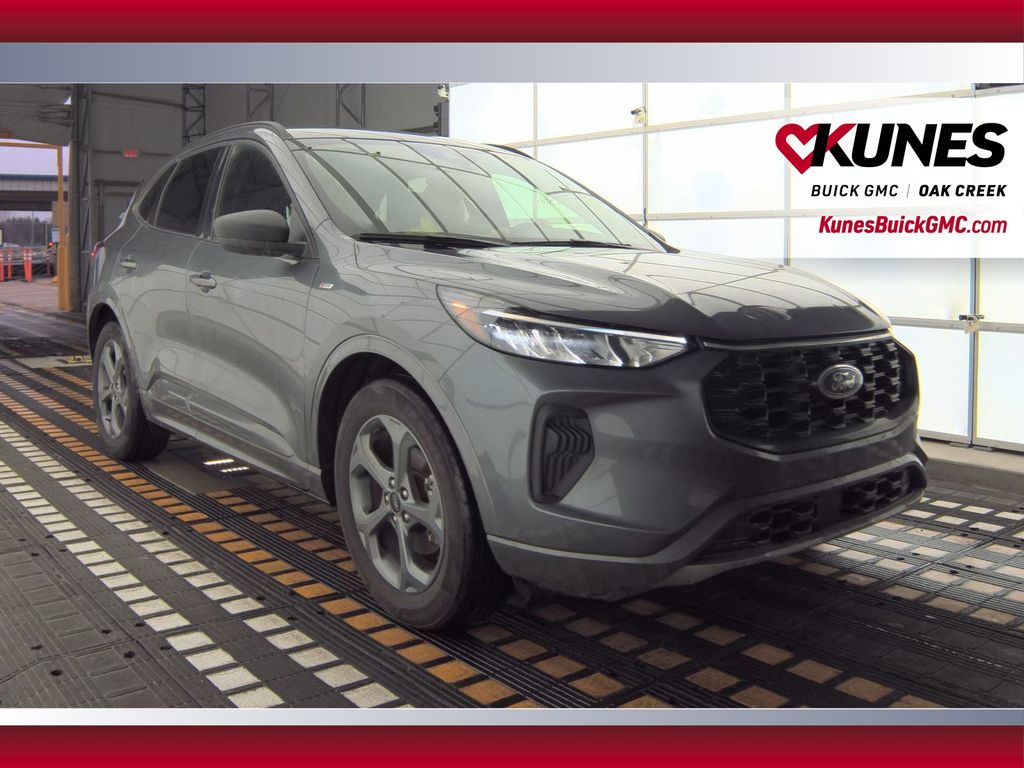 2024 Ford Escape ST-Line Image 5 of 25