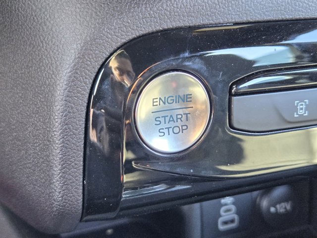 Vehicle image 15 of 21
