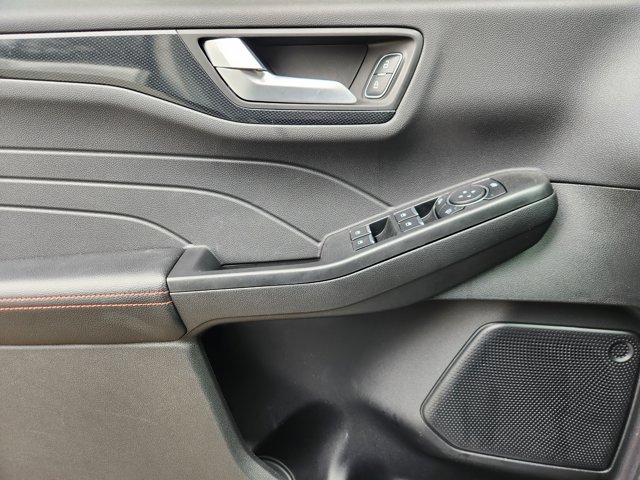 Vehicle image 15 of 21