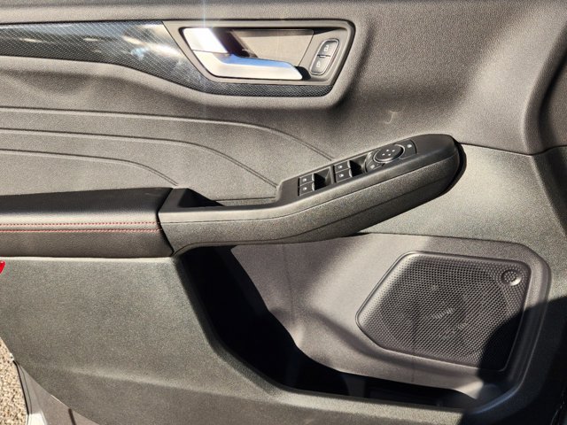 Vehicle image 17 of 22