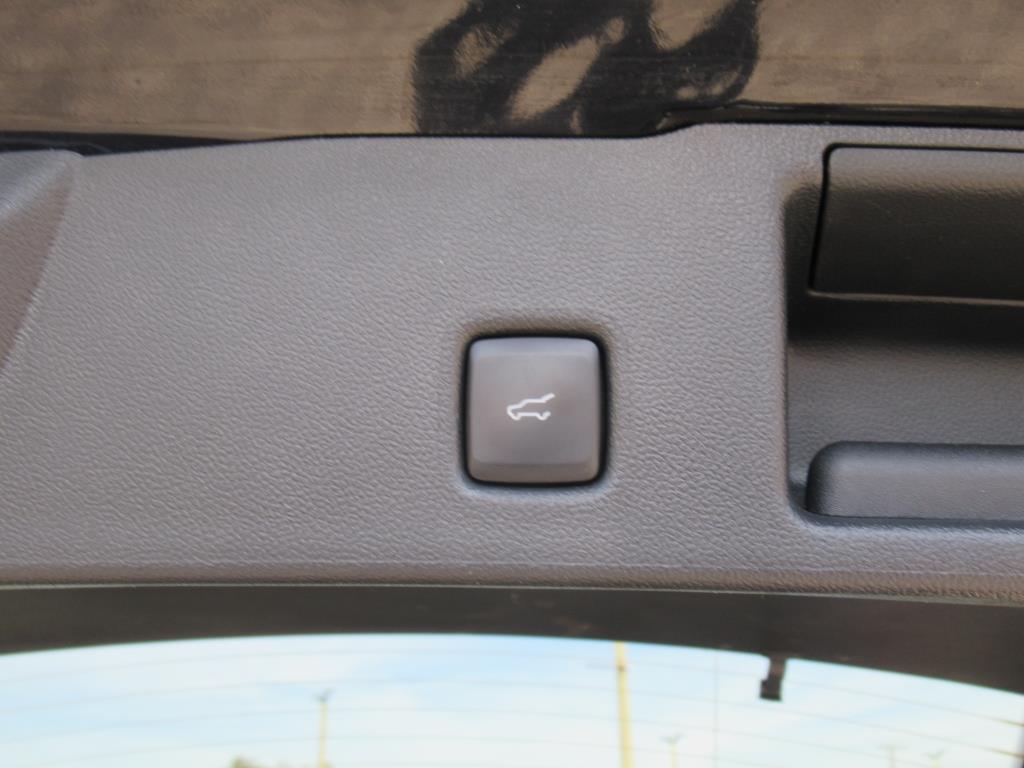 Vehicle image 28 of 30