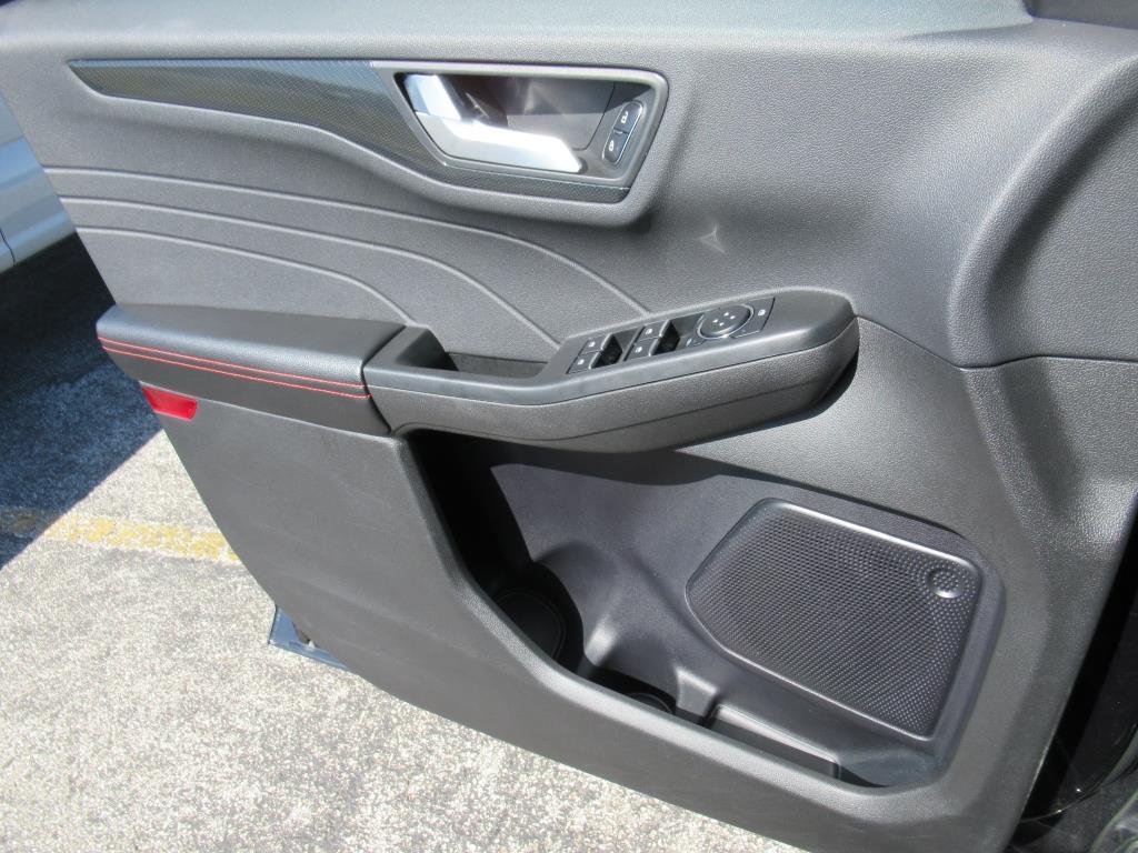 Vehicle image 24 of 30