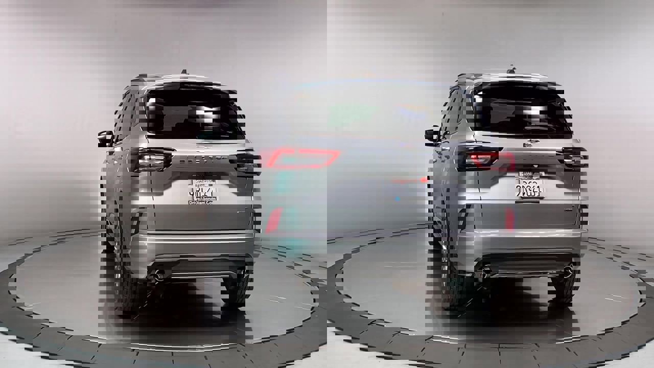 Vehicle image 10 of 34