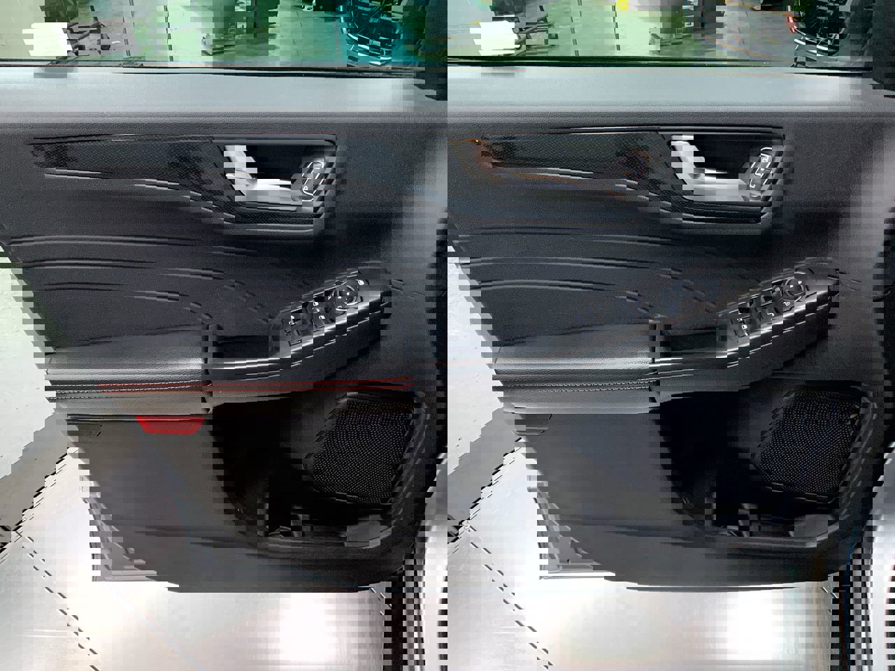 Vehicle image 26 of 34