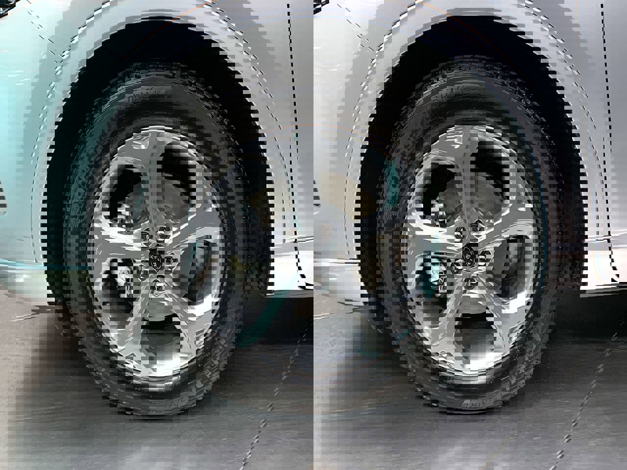 Vehicle image 14 of 34