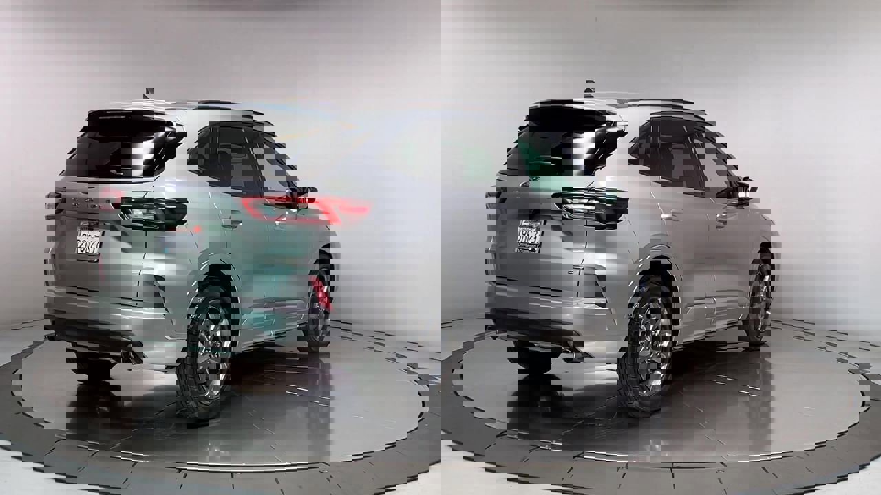 Vehicle image 7 of 34