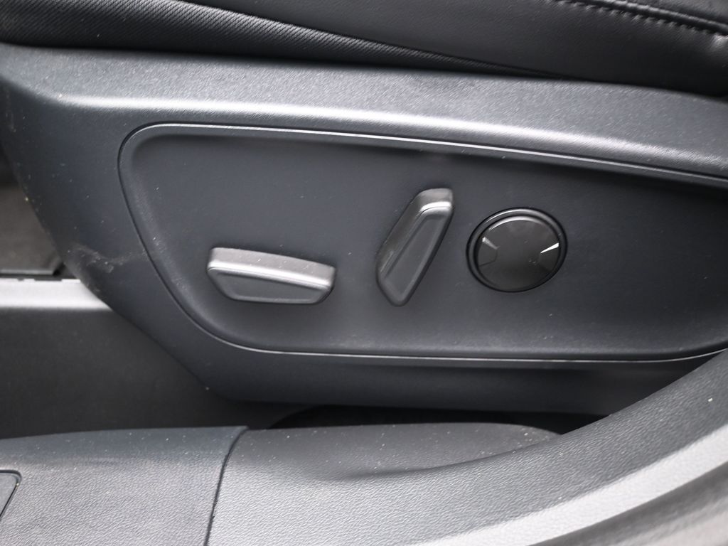 Vehicle image 32 of 38