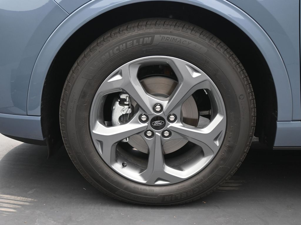 Vehicle image 34 of 38
