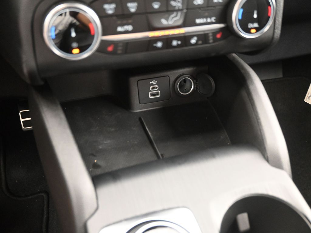 Vehicle image 28 of 38